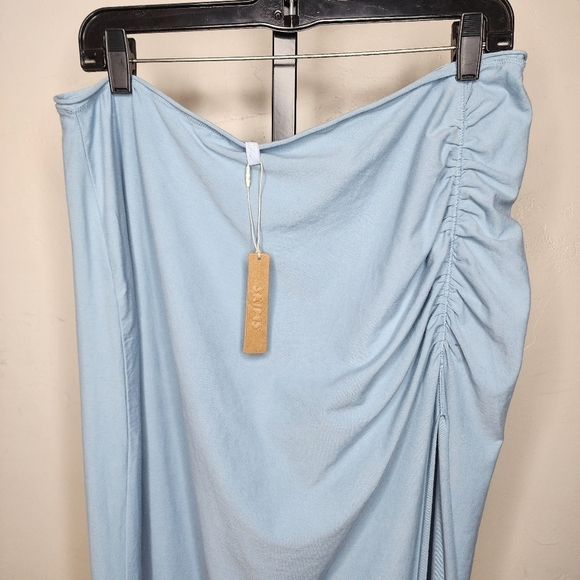 NWT SKIMS Light Blue‎ Raw Edge Slit Long Skirt Size 2X - Picture 4 of 8